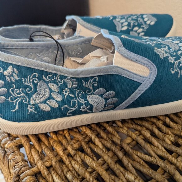 NWT Paws Aplenty Embroidered Turquoise Canvas Slip-On / Women's Size 11 - Picture 7 of 9